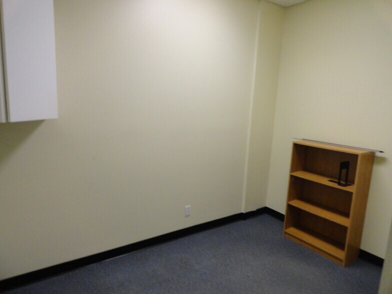 More Photos Of 6015 W Pierson Rd, Flushing Office For Sale