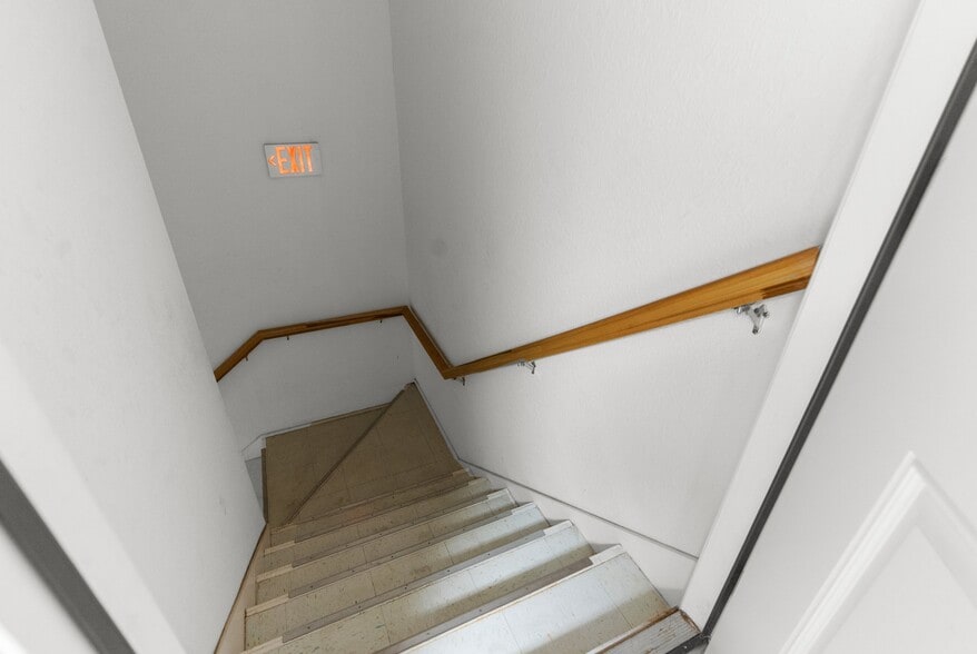 More Photos Of 7044 Commercial Way, Weeki Wachee Office For Sale