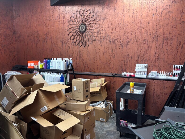 More Photos Of 434 S West St, Wichita Freestanding For Lease