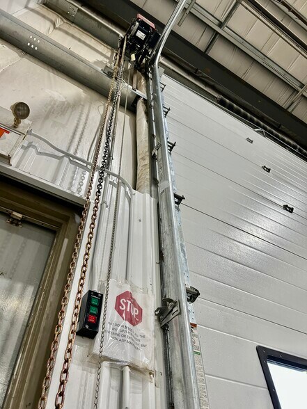 More Photos Of 8009 39th St, Leduc Warehouse For Lease