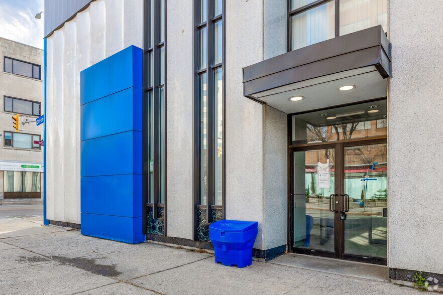 More Photos Of 31 King St, St Catharines Bank For Sale