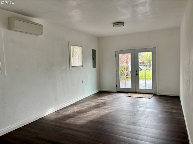 More Photos Of 512 NW Cecil Ave, Roseburg Office For Sale
