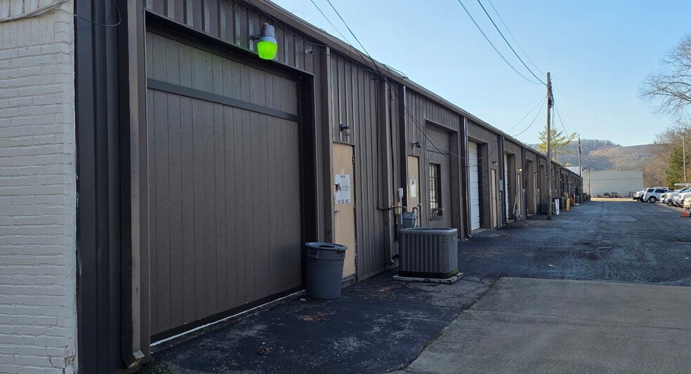 More Photos Of 105 Southeast Pky, Franklin Office For Sale