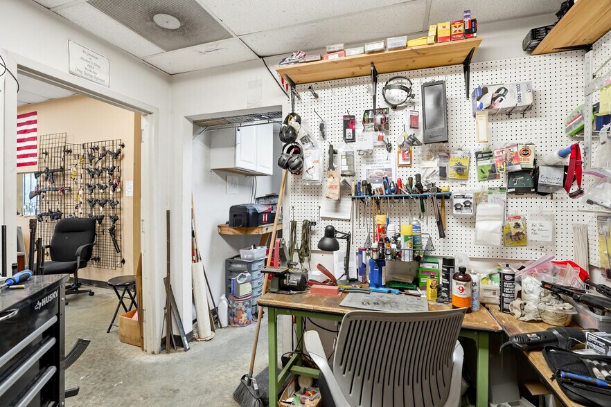 More Photos Of 6190 Parkway North Dr, Cumming Light Distribution For Sale