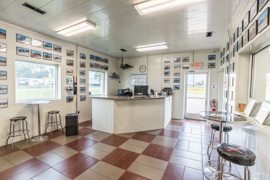 More Photos Of 140 J W Dickson Dr, Oak Grove Carwash For Sale