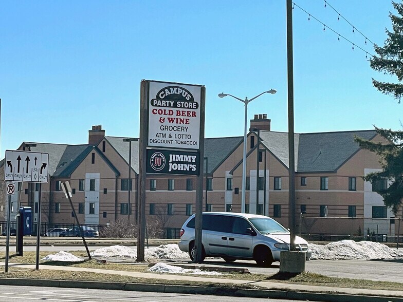 More Photos Of 2623-2627 W Michigan Ave, Kalamazoo Restaurant For Lease