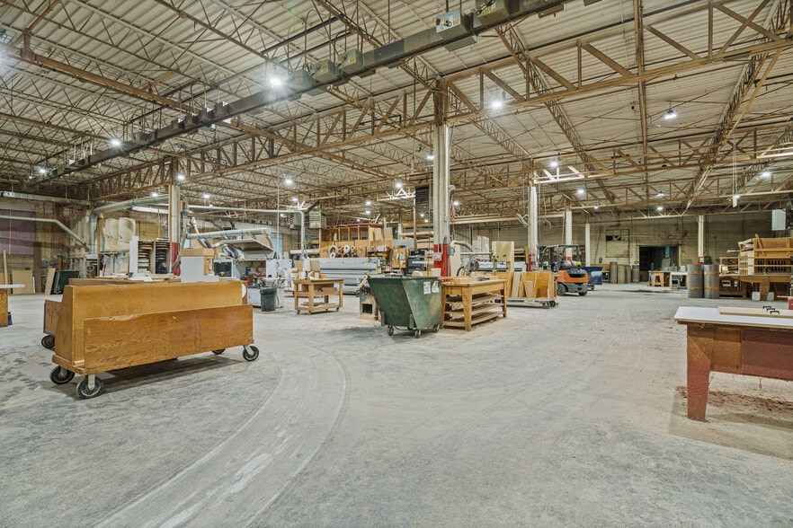 More Photos Of 1641 Crystal Ave, Kansas City Warehouse For Sale