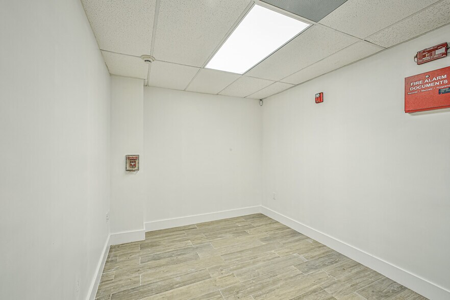 More Photos Of 102 S Shaver St, Pasadena Warehouse For Lease
