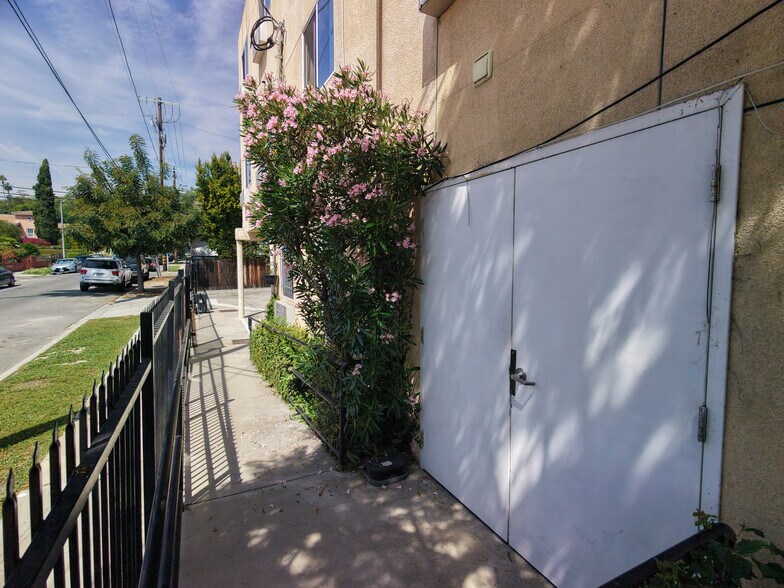 More Photos Of 5073 Huntington Dr N, Los Angeles Apartments For Sale
