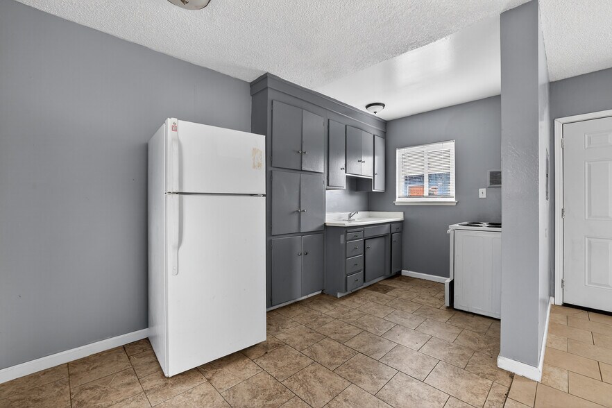 More Photos Of 701 Plaza Ave, Sacramento Apartments For Sale