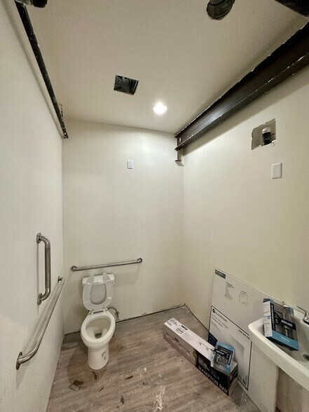 More Photos Of 231 E Main St, Trinidad Bar For Sale