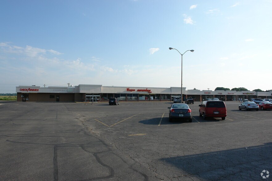 More Photos Of 1104-1122 W Main St, Waupun Fast Food For Lease