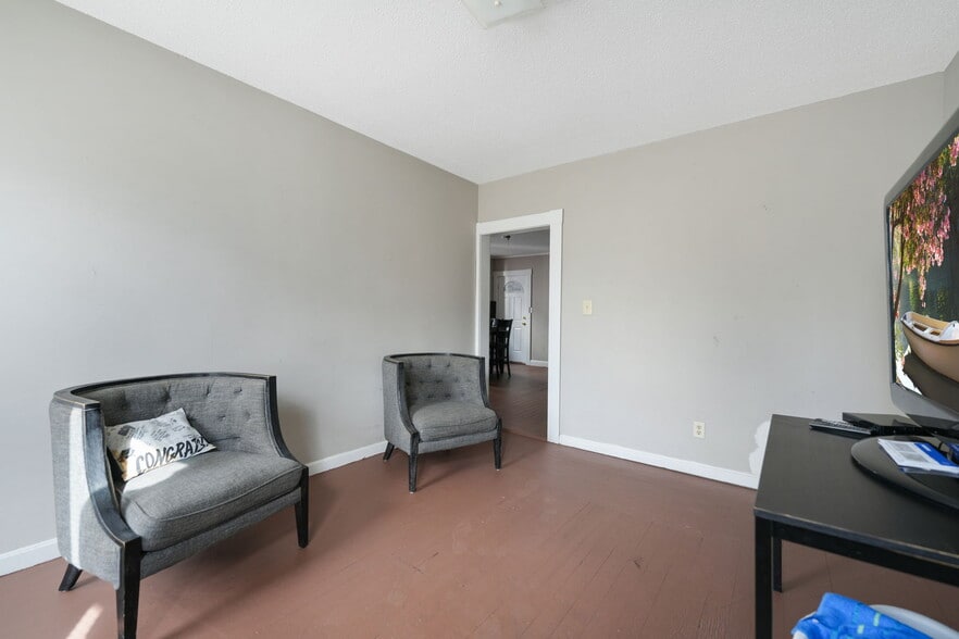 More Photos Of 110-114 County St, New Bedford Storefront Retail Residential For Sale