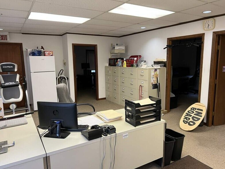 More Photos Of 240 N West Ave, Elmhurst Office For Sale