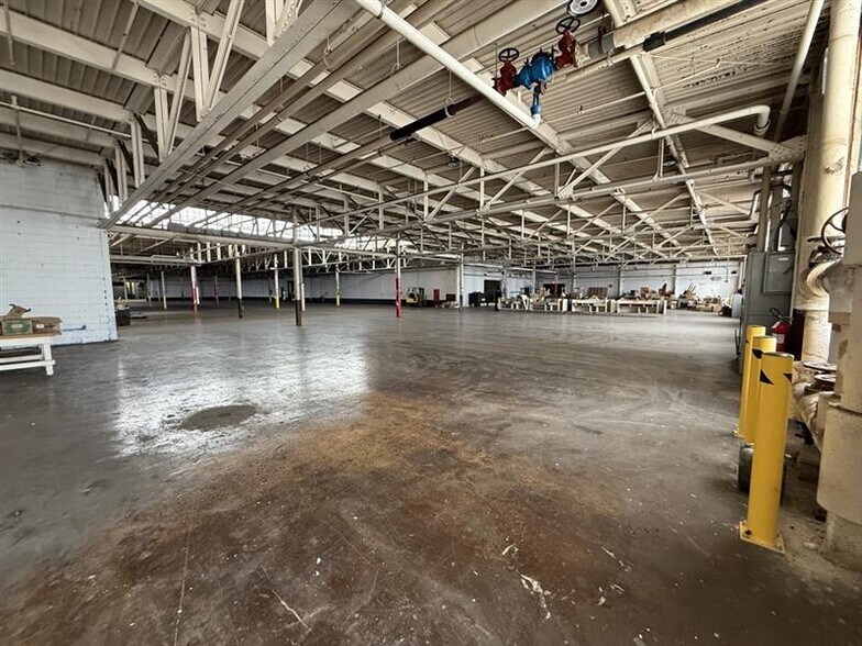 More Photos Of 5225 Telegraph Rd, Toledo Manufacturing For Lease