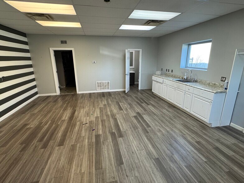 More Photos Of 812 Merriman Street, Conway Flex For Sale