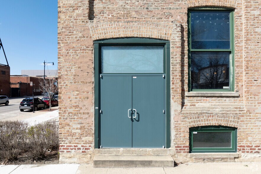 More Photos Of 848 W Eastman St, Chicago Loft Creative Space For Lease