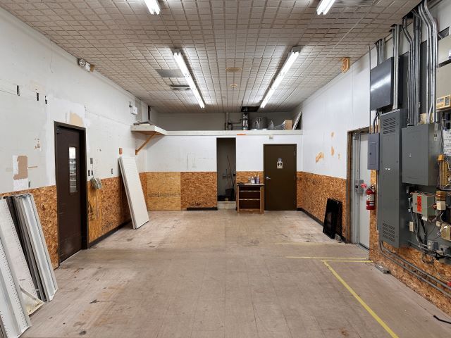 More Photos Of 425 N 5th St, Roscommon Freestanding For Lease