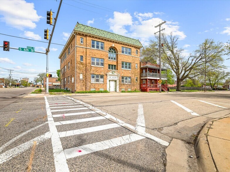 More Photos Of 204 S 6th St, Rockford Apartments For Sale