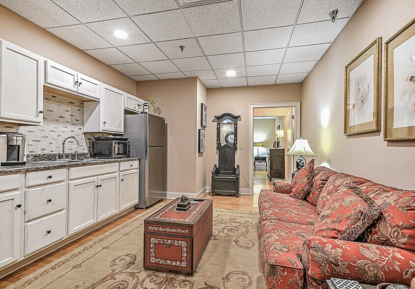 More Photos Of 220 Broad St, Kingsport Flex For Sale