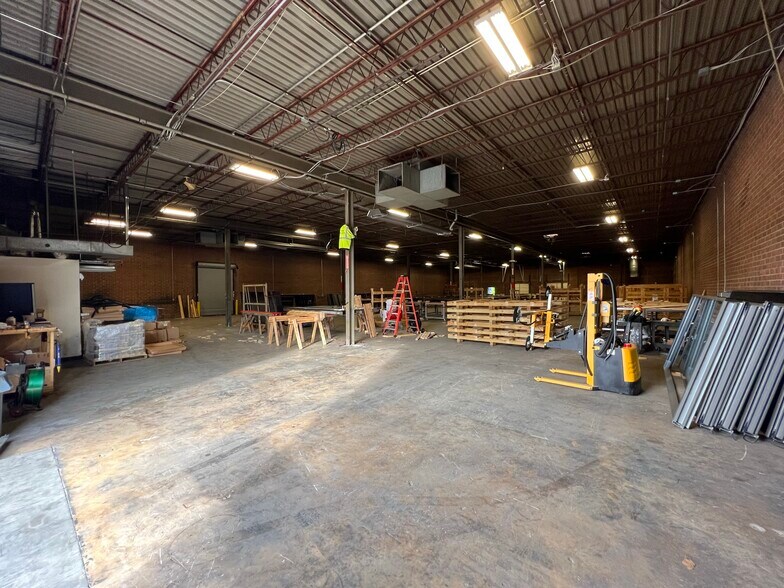 More Photos Of 2240-2250 Toomey Ave, Charlotte Warehouse For Sale
