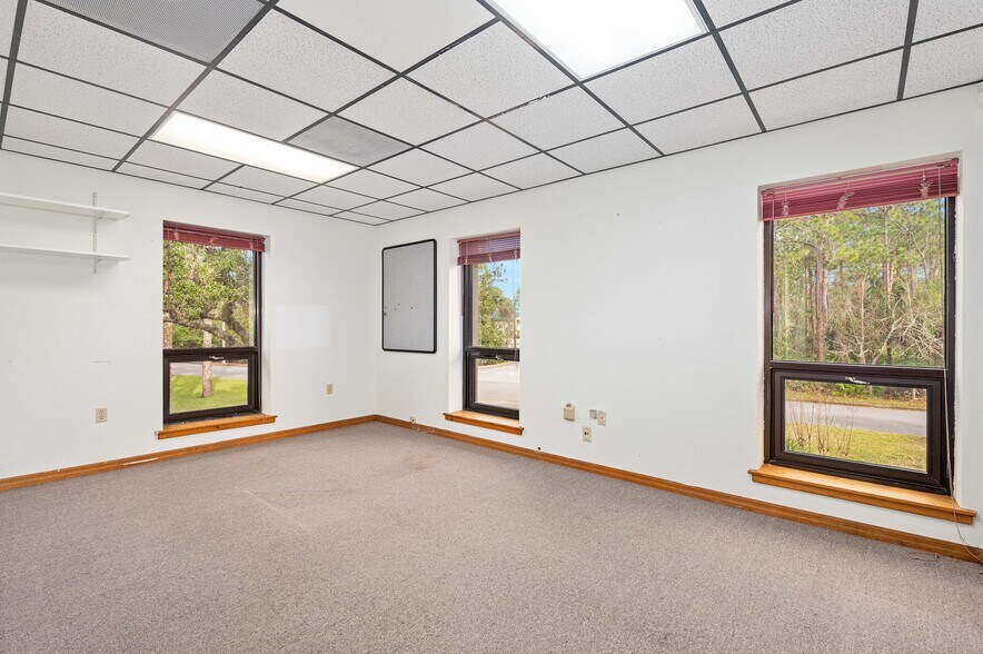 More Photos Of 3 Sunshine Blvd, Ormond Beach Manufacturing For Lease