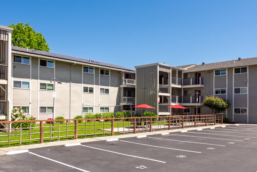 More Photos Of 8025 Beverly Dr, Rohnert Park Apartments For Sale