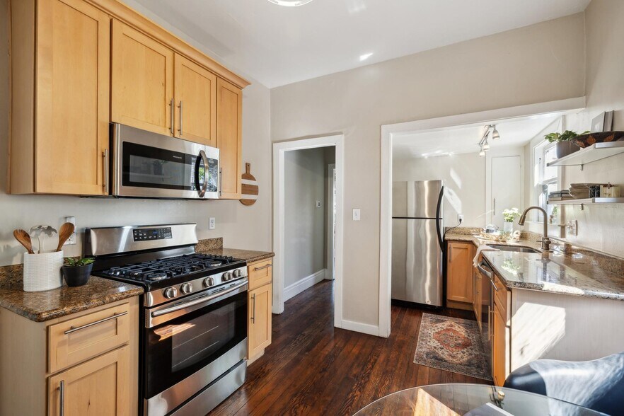 More Photos Of 449 37th St, Oakland Apartments For Sale