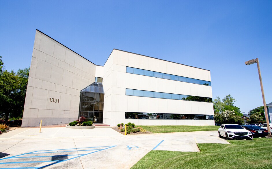 More Photos Of 1331 Elmwood Ave, Columbia Loft Creative Space For Lease