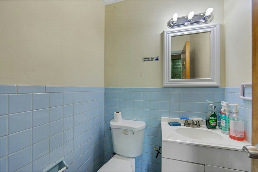 More Photos Of 370 Bergen Ave, Kearny Warehouse For Lease