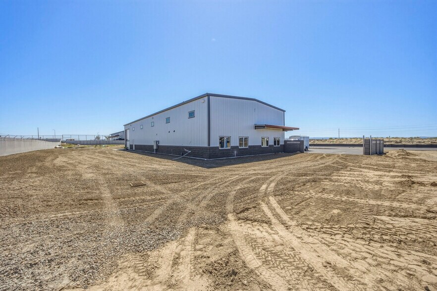More Photos Of 1342 E Saint Helens St, Pasco Light Distribution For Lease