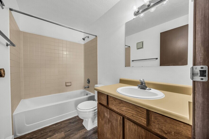 More Photos Of 370 Aria Blvd, Wendover Apartments For Sale