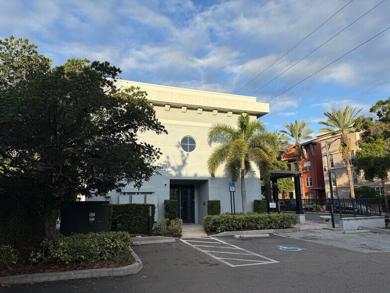 More Photos Of 2330 W Horatio St, Tampa Medical For Lease
