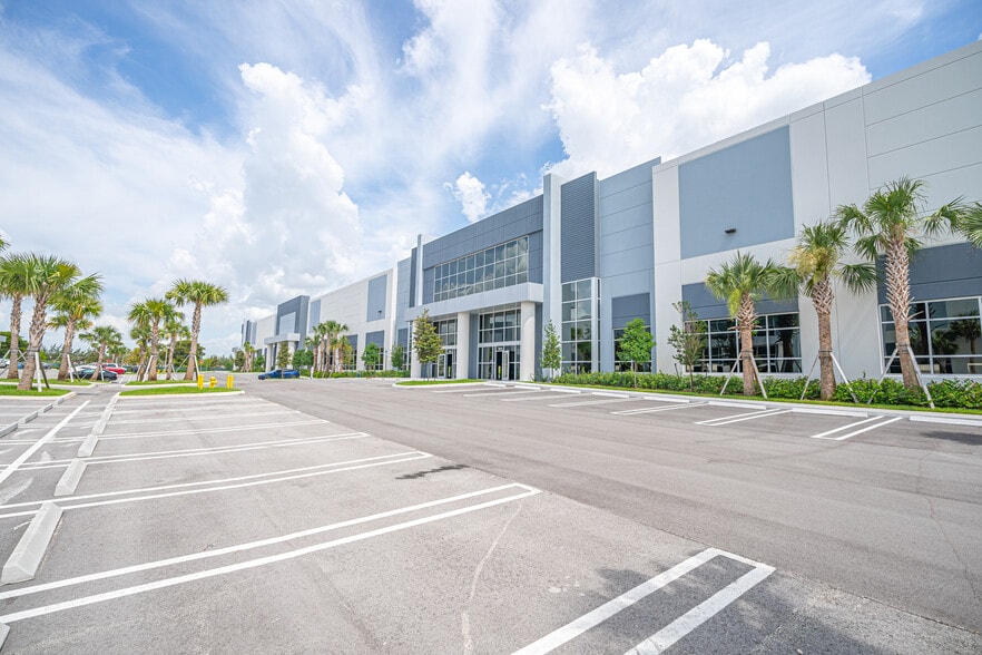 More Photos Of 1620 NW 215th St, Miami Gardens Unknown For Lease