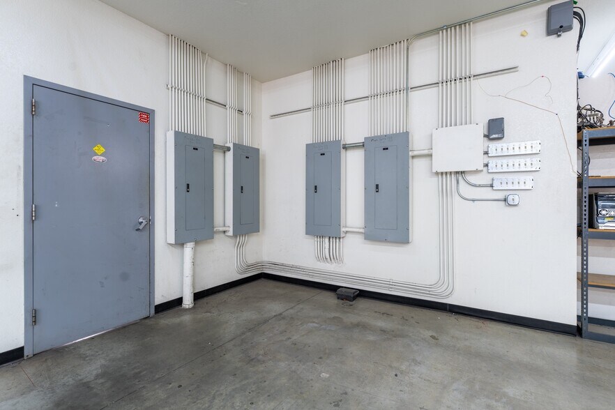 More Photos Of 1759 W Avenue J12, Lancaster Freestanding For Lease