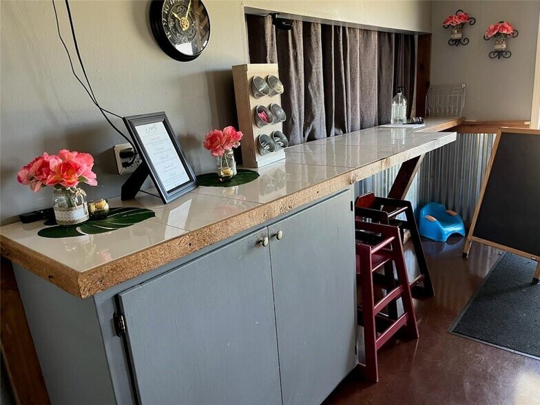 More Photos Of 20674 S Highway 59, Evansville Restaurant For Sale