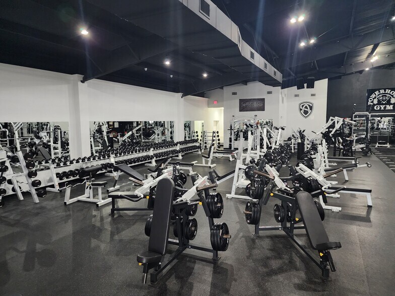 More Photos Of 2420 Bob White Dr, Granbury Specialty For Lease