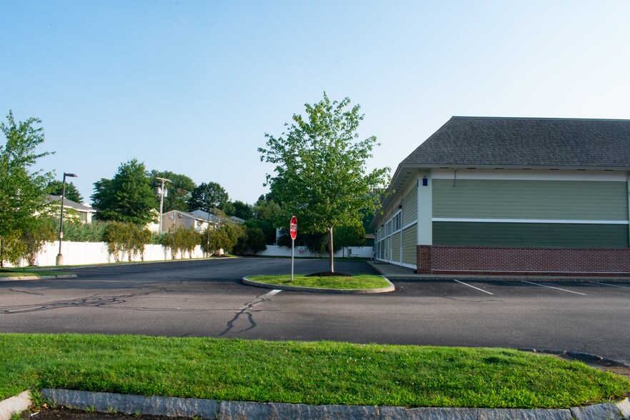 More Photos Of 750 Lafayette Rd, Portsmouth Office For Sale
