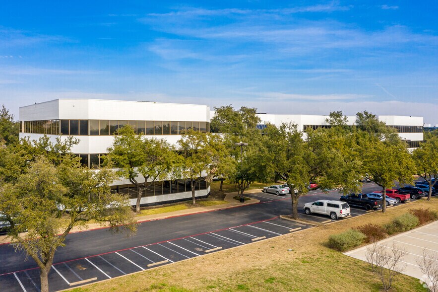 More Photos Of 13747 Montfort Dr, Dallas Loft Creative Space For Lease
