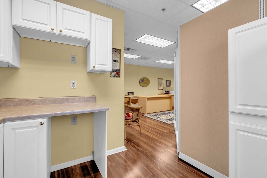 More Photos Of 807 Mantoloking Rd, Brick Office For Sale