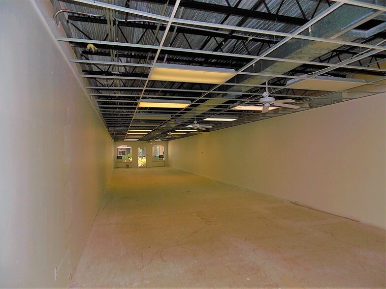 More Photos Of 1439-1443 Main St, Sarasota Storefront For Lease