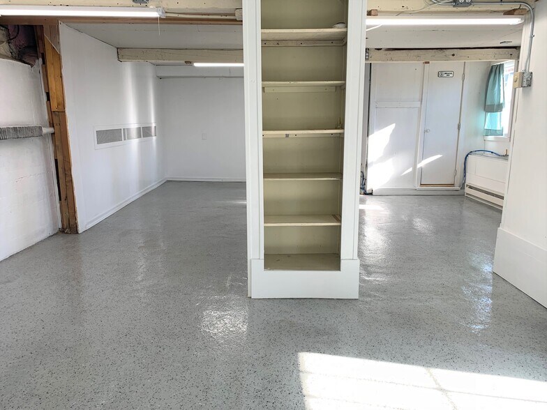 More Photos Of 1049 Tiogue Ave, Coventry Showroom For Lease