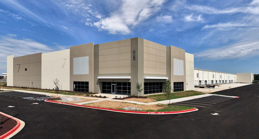 More Photos Of 1211 Vaughn Pky, Portland Distribution For Lease