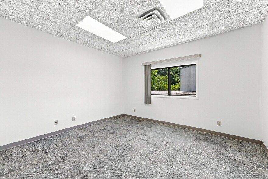 More Photos Of 615-619 Commerce Rd, Richmond Office For Lease
