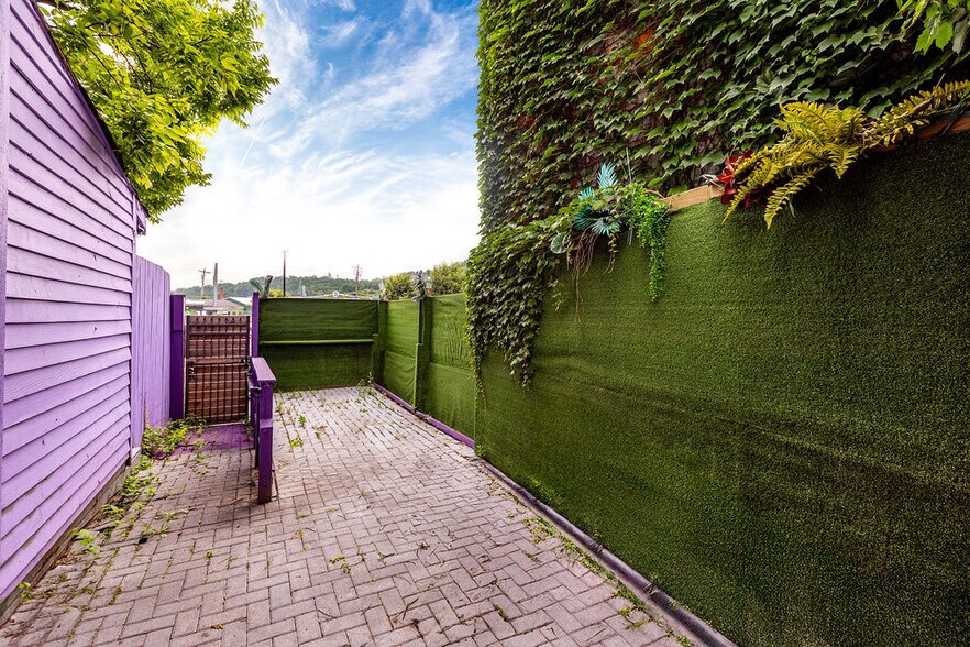 More Photos Of 4034 Hamilton Ave, Cincinnati Storefront Retail Office For Sale