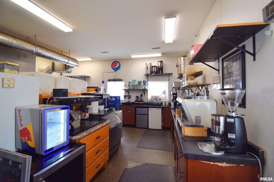 More Photos Of 102 N Park St, Sesser Restaurant For Sale