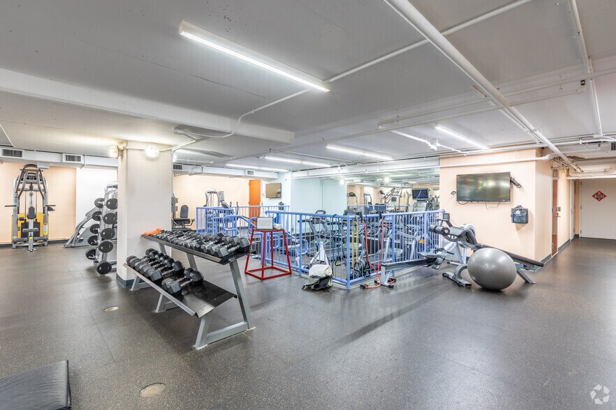 More Photos Of 2900 K St NW, Washington Office For Sale