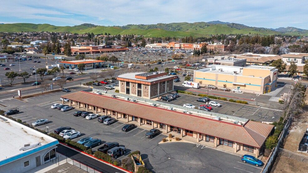 More Photos Of 2560 N Texas St, Fairfield Office For Lease