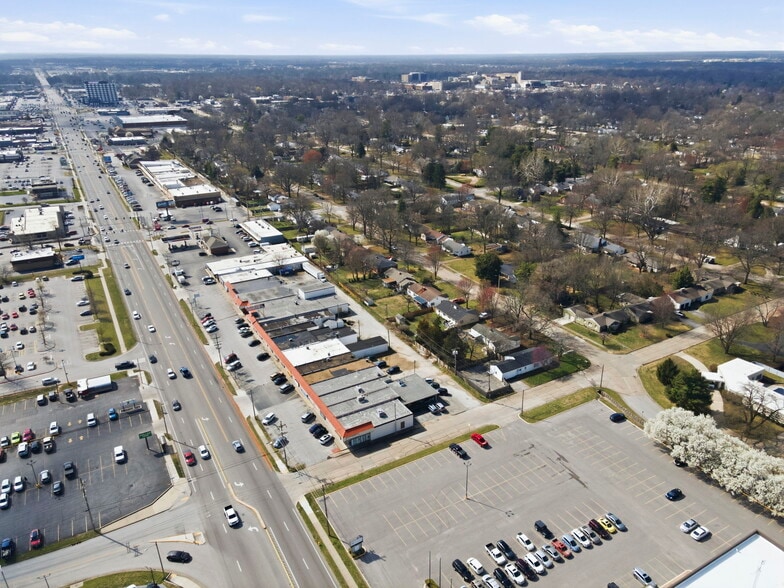 More Photos Of 1718 E Meadowmere St, Springfield General Retail For Lease