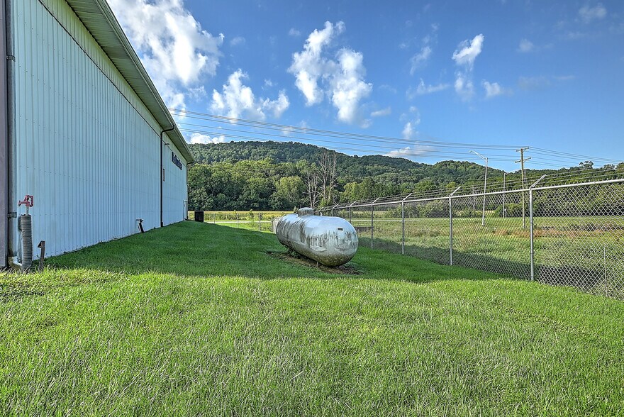 More Photos Of 3930 E Stone Dr, Kingsport Warehouse For Sale